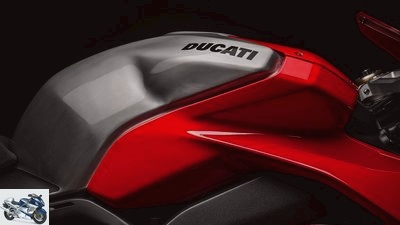 Ducati V4 R (2019) in the driving report