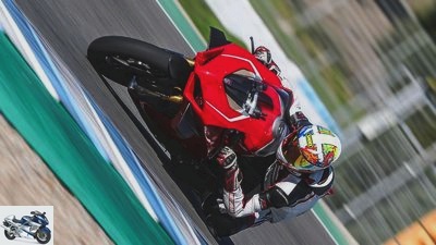 Ducati V4 R (2019) in the driving report