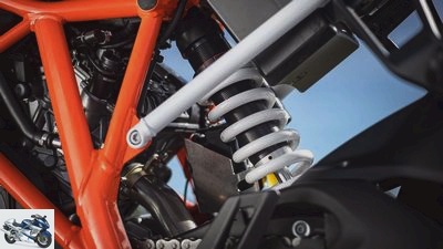 Comparison test Aprilia Tuono V4 1100 Factory KTM 1290 Super Duke R 2018