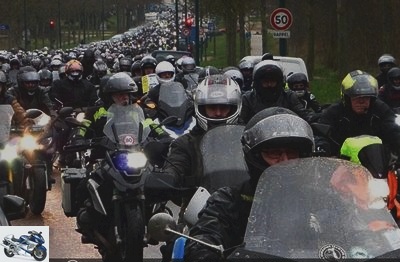 Radars - Motorcyclists and motorists march through Paris against the speed limit of 80 km-h -