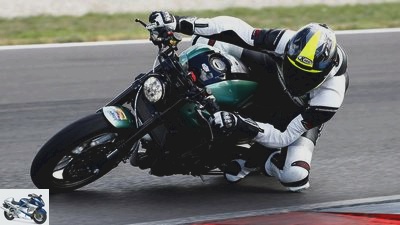 Small Yamaha XSR 700 Bantam Racer in the driving report