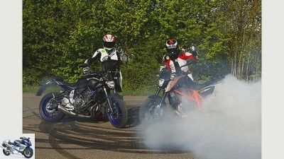KTM 690 Duke against Yamaha MT-07 in the test