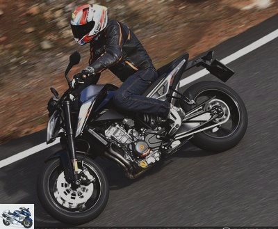 Roadster - 790 Duke test: KTM tackles bestselling roadsters - 790 Duke test page 2: Midsize roadster for small roads