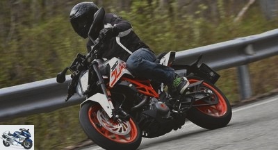 Roadster - KTM 390 Duke test: the A2 license with class and without clamping - 390 Duke test page 2 - The Full Power and Full LED Katoche