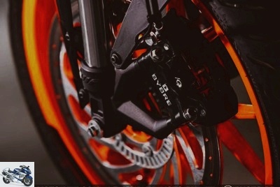 Roadster - KTM 390 Duke test: the A2 license with class and without bridle - 390 Duke test page 3 - MNC tests road holding (s)