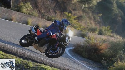 KTM 890 Adventure (2021) in the driving report