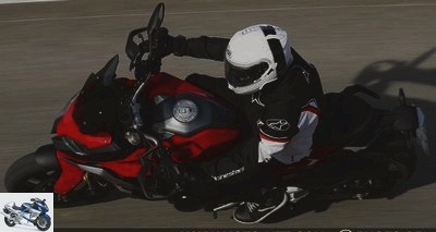Road - Test F900XR: the new Sport GT BMW motorcycle - Test F900XR page 2: Almost ready for the sporting adventure