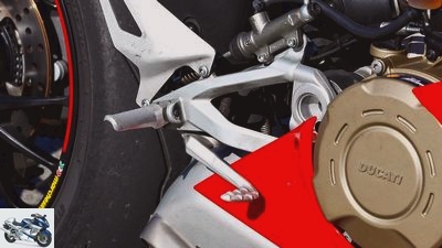Comparison test Ducati Panigale V4 S and Ducati 1299 Panigale S.