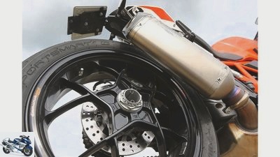 KTM 1290 Super Duke R and Voluno MT-01 comparison test