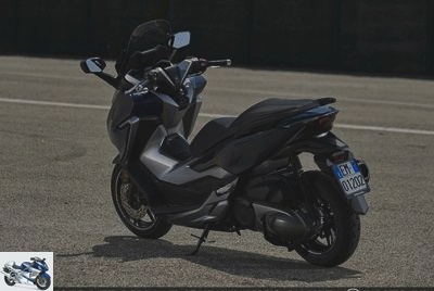 Scooter - Test Honda Forza 300 2019: more sport, less comfort - Test Honda Forza 300 - Page 1: always innovative