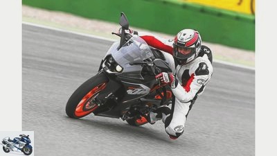 KTM RC 125 and Yamaha YZF-R 125 in comparison test