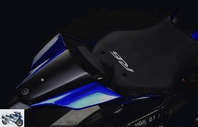 Sporty - The 2017 Yamaha YZF-R6 is exhibited in a Racing version - Used YAMAHA