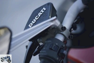 Ducati DIAVEL 1200 2011