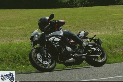 All Duels - Duel Triumph Street Triple R Vs Yamaha MT-09 SP 2018: triple muse! - Street Triple R Vs MT-09 SP - Page 1: Yamaha is looking for the Triumph ...