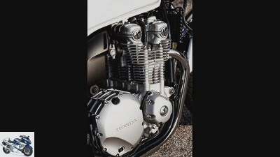 Comparison test of retro bikes BMW R nineT, Honda CB 1100 EX, Triumph Thruxton, Yamaha XJR 1300 Racer