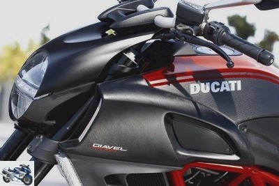 Ducati DIAVEL CARBON 1200 2011