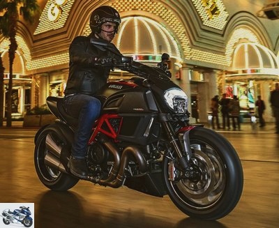 Ducati DIAVEL CARBON 1200 2015