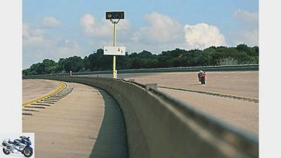 MOTORCYCLE Supersport Test 2011: Race Track