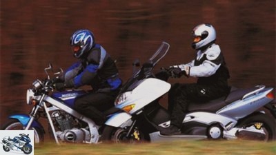 Comparison test Suzuki GS 500 against Yamaha XP500 TMax