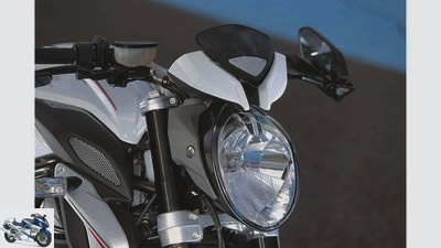 MV Agusta 800 Dragster in the PS driving report