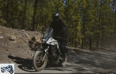 Trail - Test Honda CB 500 X 2019: the road of X - Test CB500X Page 2: details and photos captioned MNC
