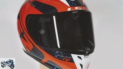 4 carbon motorcycle helmets in the product test