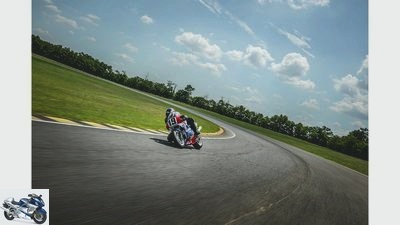 Zonko's attack on the Honda RC30 AMA superbike