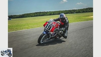 Zonko's attack on the Honda RC30 AMA superbike