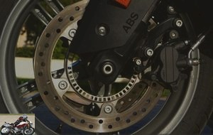 Original ABS and ASC: Double fixed 270 mm disc. 2 piston floating calipers