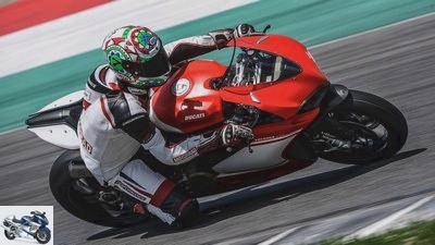 The Ducati 1299 Superleggera in the horsepower driving report