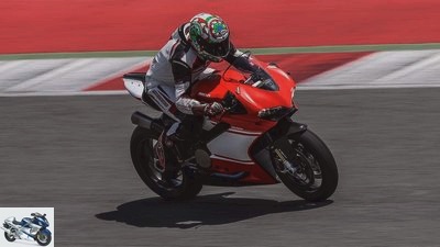 The Ducati 1299 Superleggera in the horsepower driving report