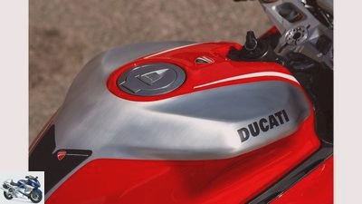 Ducati Desmosedici RR and Ducati 1199 Panigale R in the test