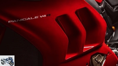 Ducati V4 R (2019) in the driving report