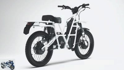 Electric dirt bike with four-wheel drive