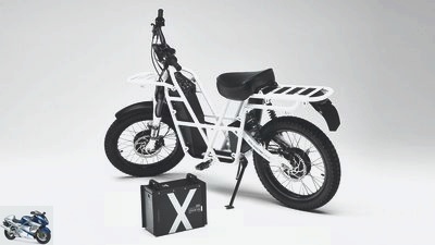 Electric dirt bike with four-wheel drive