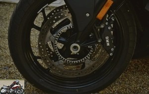 The brakes of the BMW K1600B