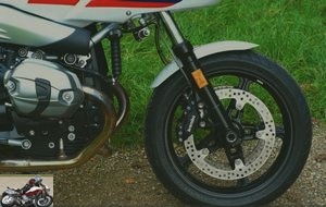 Front wheel of the BMW R nineT Racer
