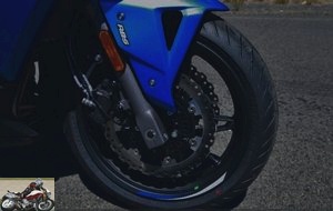 The brakes of the CF Moto 650 GT