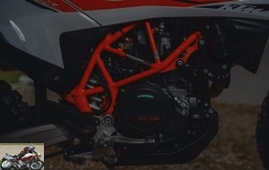 The engine of the KTM 690 Enduro R