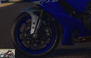 Front brakes of the Yamaha YZF-R1