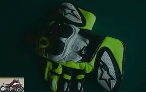 Crash test of the Alpinestars GP Plus R gloves