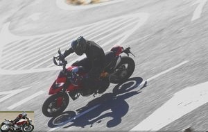 Testing the Ducati Hypermotard 950 in the city