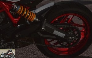 The aluminum swingarm is combined with a Sachs shock absorber