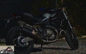 Ducati Monster 821 Dark sideways
