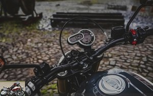 Ducati Scrambler 1100 handlebars