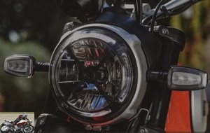 Ducati Scrambler 800 Icon headlight