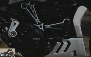Twin cylinder Ducati Testastretta DVT 1262: 152 CV @ 9500 rpm, i 126 Nm (93 lb-ft)