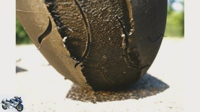Cheap motorcycle tires in the test