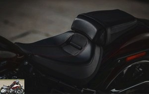 Slightly hollowed out, the saddle allows you to wedge itself during acceleration