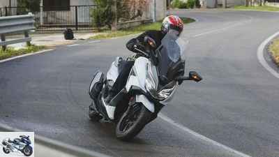 Honda Forza 350 in the driving report